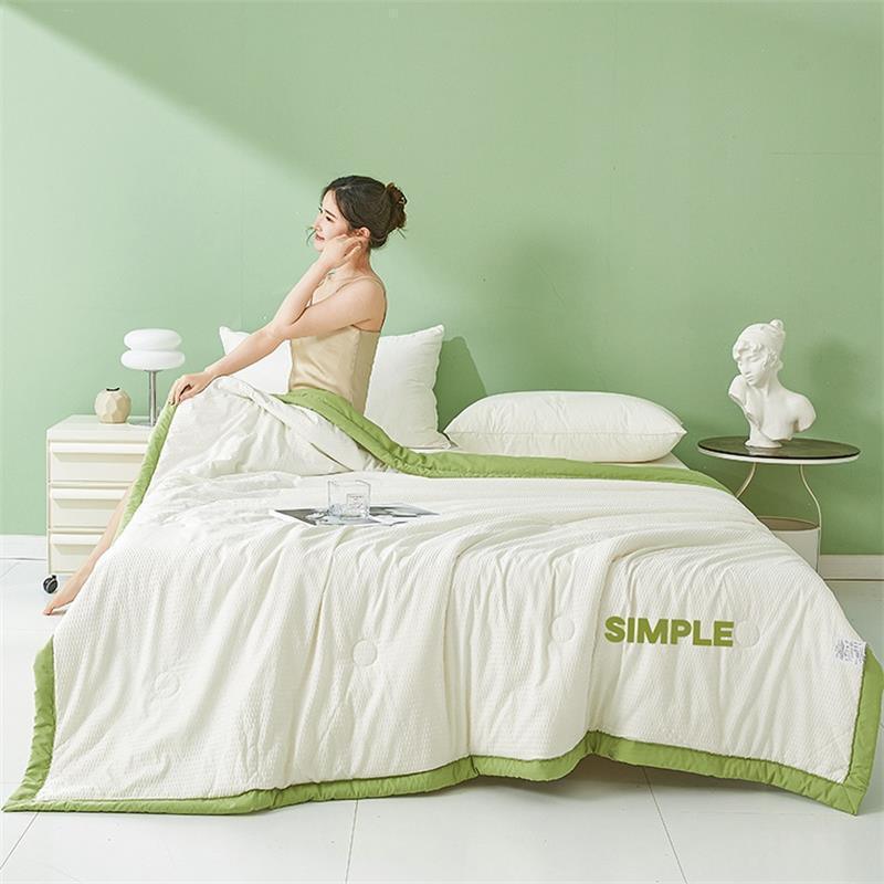 Couette d'été climatisée Classe A lavable pour la fraîcheur estivaleEX-STOCK Canada