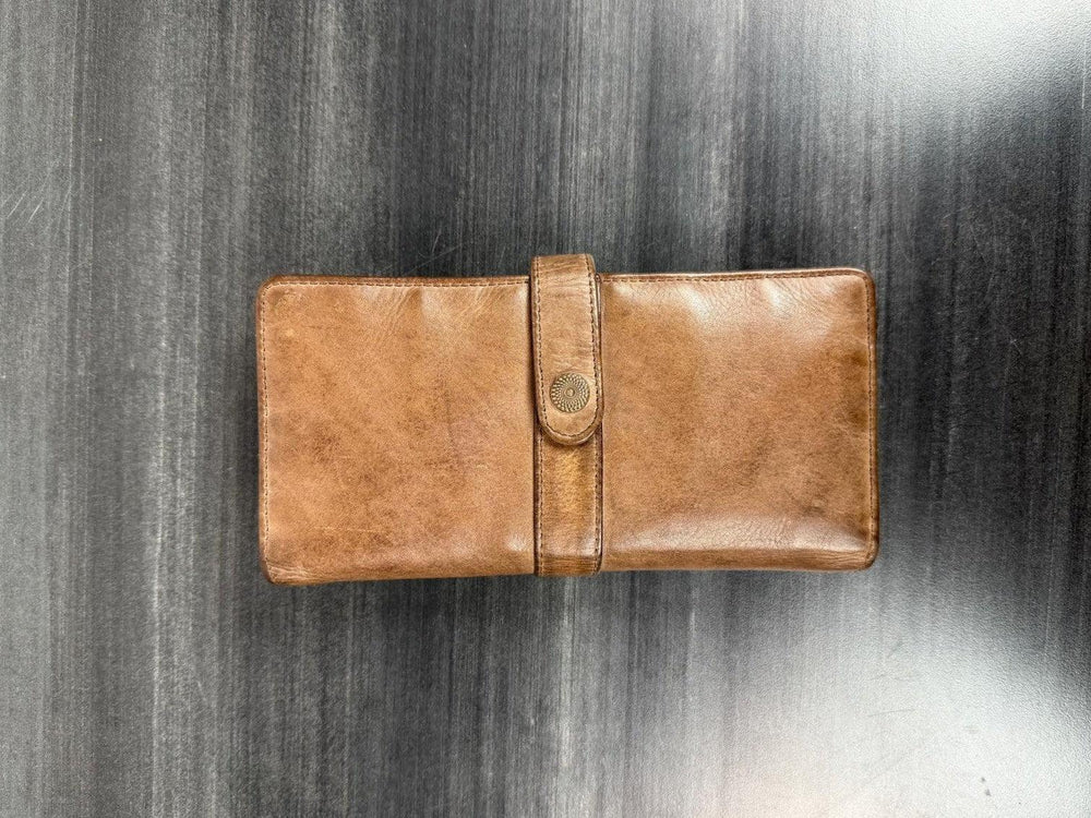 MET Women's Snap Tab Leather Wallet