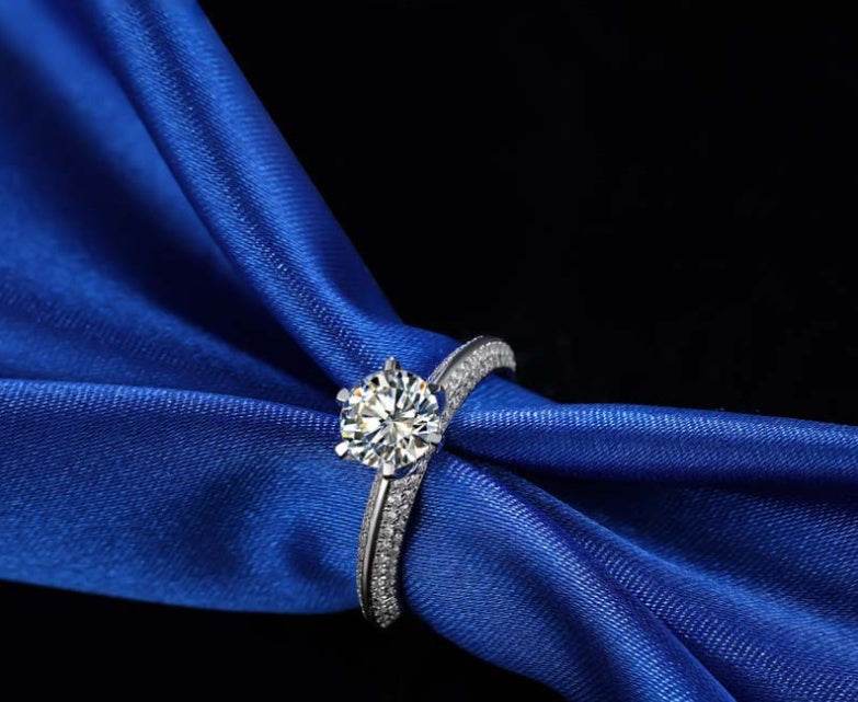 Six-claw paved with diamond luxury ring EX-STOCK Canada