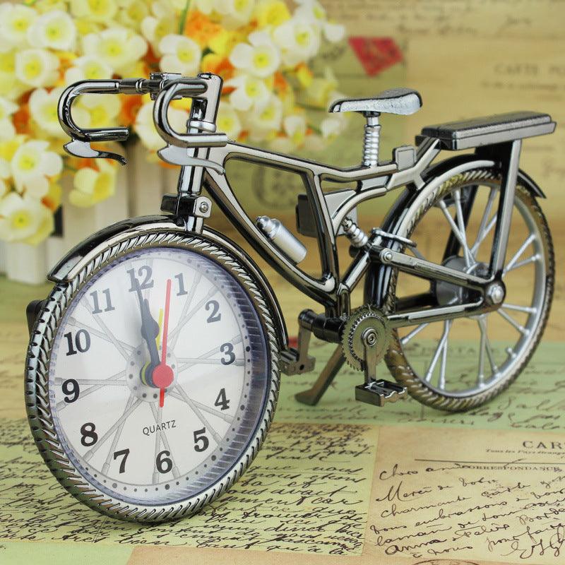 Télécharger les images principales Télécharger les images de description Vente à chaud Réveil de table créatif en forme de bicyclette avec chiffres arabes vintage Décoration pour la maisonEX-STOCK Canada