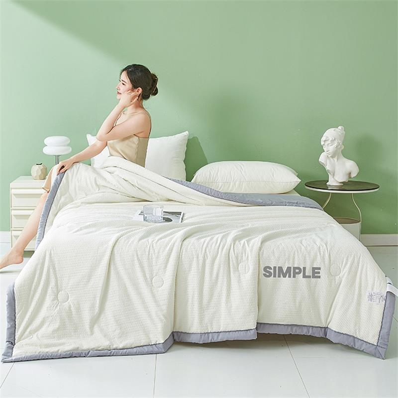 Couette d'été climatisée Classe A lavable pour la fraîcheur estivaleEX-STOCK Canada