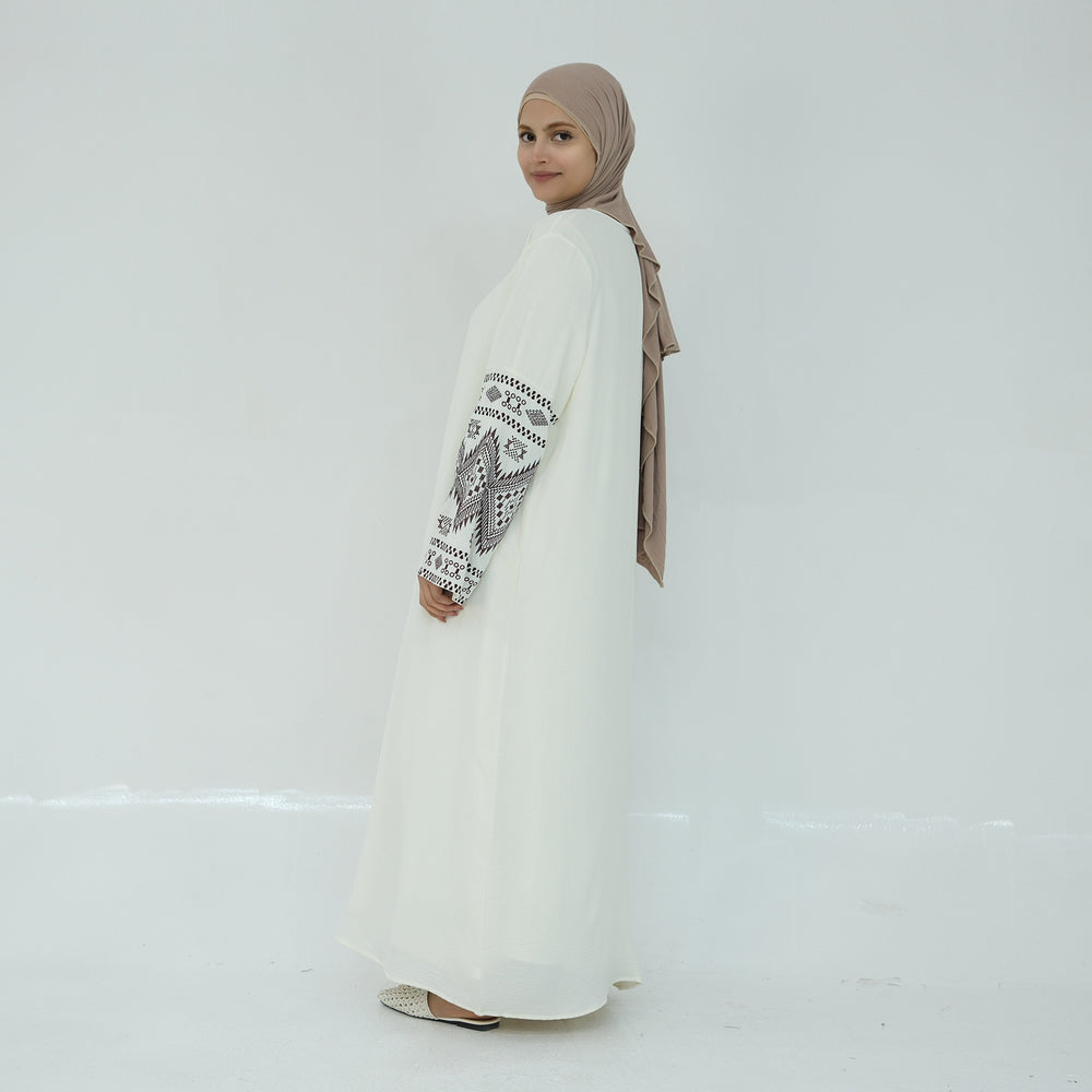 Robe Élégante à Broderies Exquises du Moyen-Orient - EX-STOCK Canada