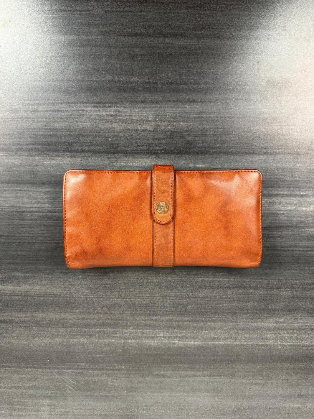 MET Women's Snap Tab Leather Wallet