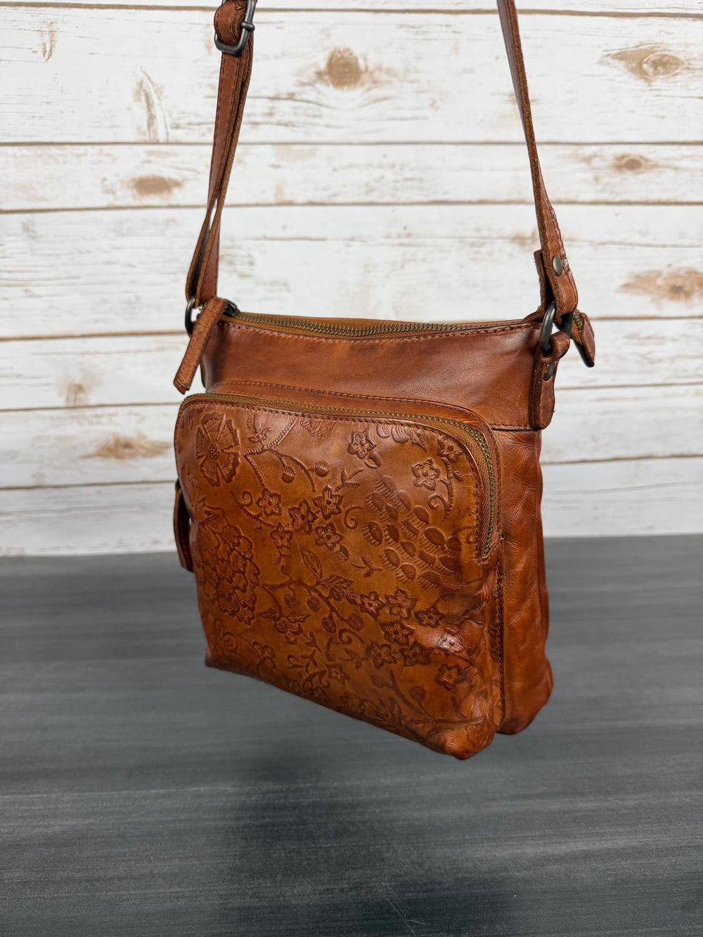 Sac bandoulière en cuir gaufré à fleurs MET