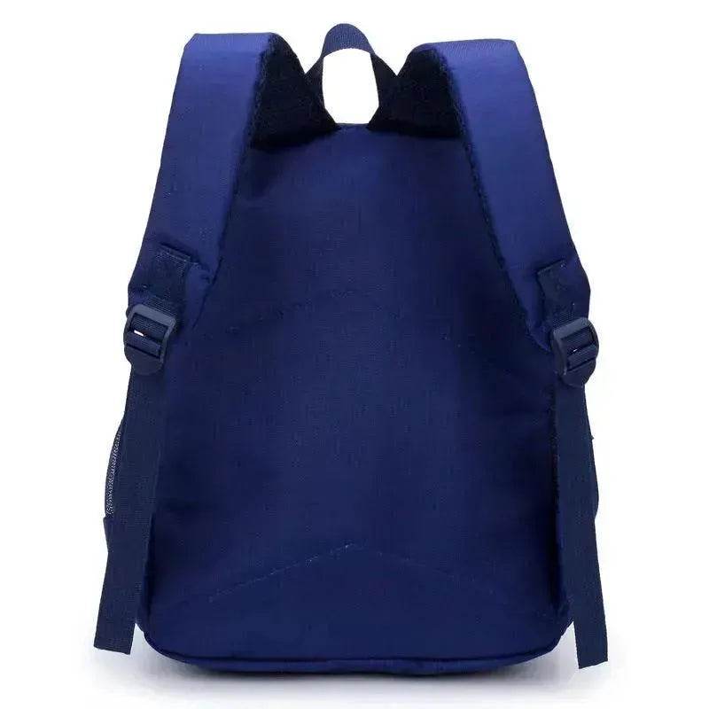 Un sac d'école d'ours de dessin animé pour école maternelle, sac d'école, écolier, garçon et garçon, bébé garçon et bébé revenant en voyage - EX-STOCK Canada