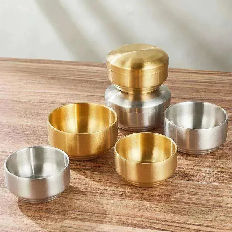 Une adorable soupière en acier inoxydable avec bande dorée - EX-STOCK CANADA
