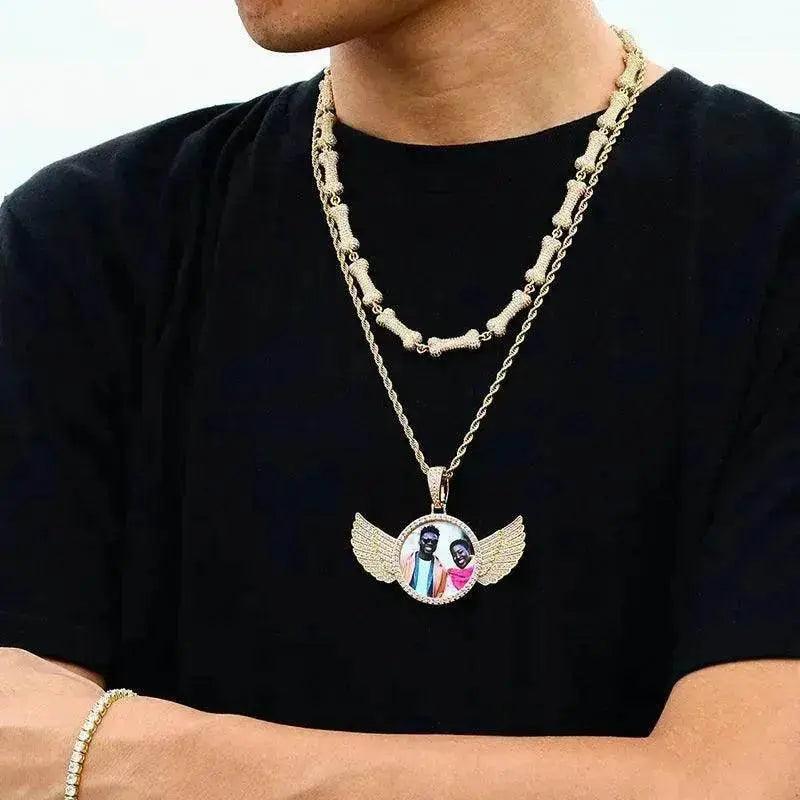 Médaillons Ailes d'Ange Collier Pendentif Photo Personnalisé Pour Hommes Bijoux Hip Hop Pendentif Iced Out Nom Gravé Personnalisé Cadeau Souvenir - EX-STOCK Canada