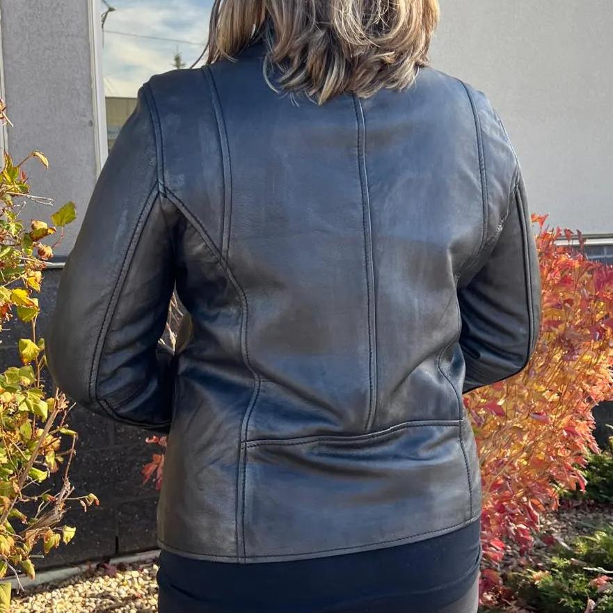 BOL Damen Lederjacke im Biker-Stil aus LammlederEX-STOCK Canada