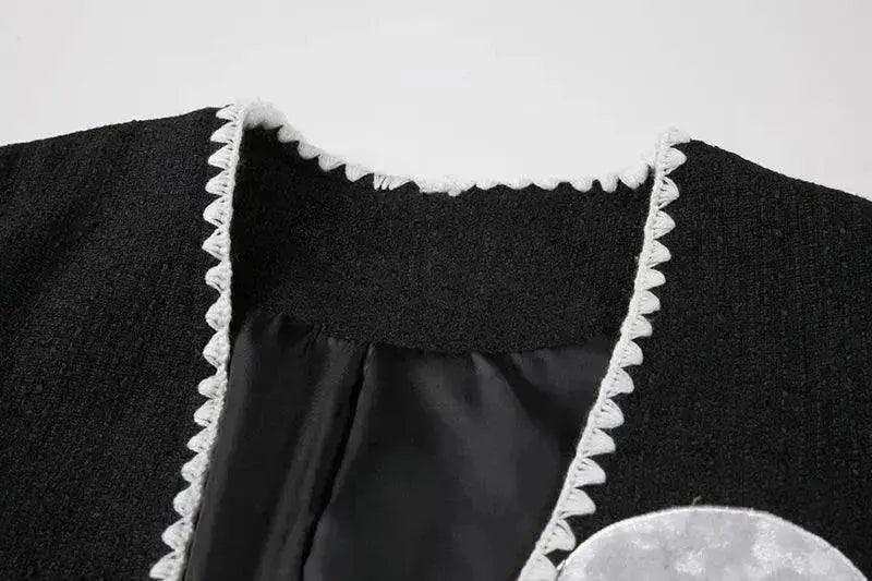 Manteau croisé en velours noir et blanc à col en V avec jupe assortie à contraste de couleurs - EX-STOCK Canada