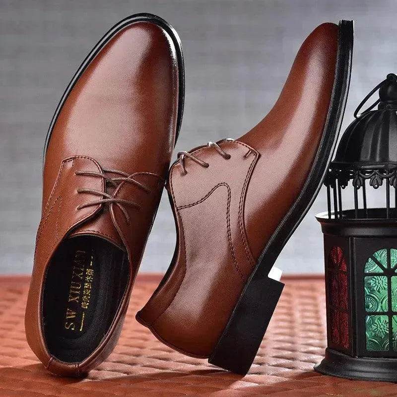 Chaussures noires à bout pointu pour hommes - EX-STOCK Canada
