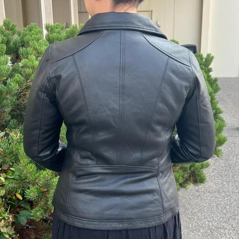 Veste classique pour femmes en cuir d'agneau avec col régulierEX-STOCK Canada