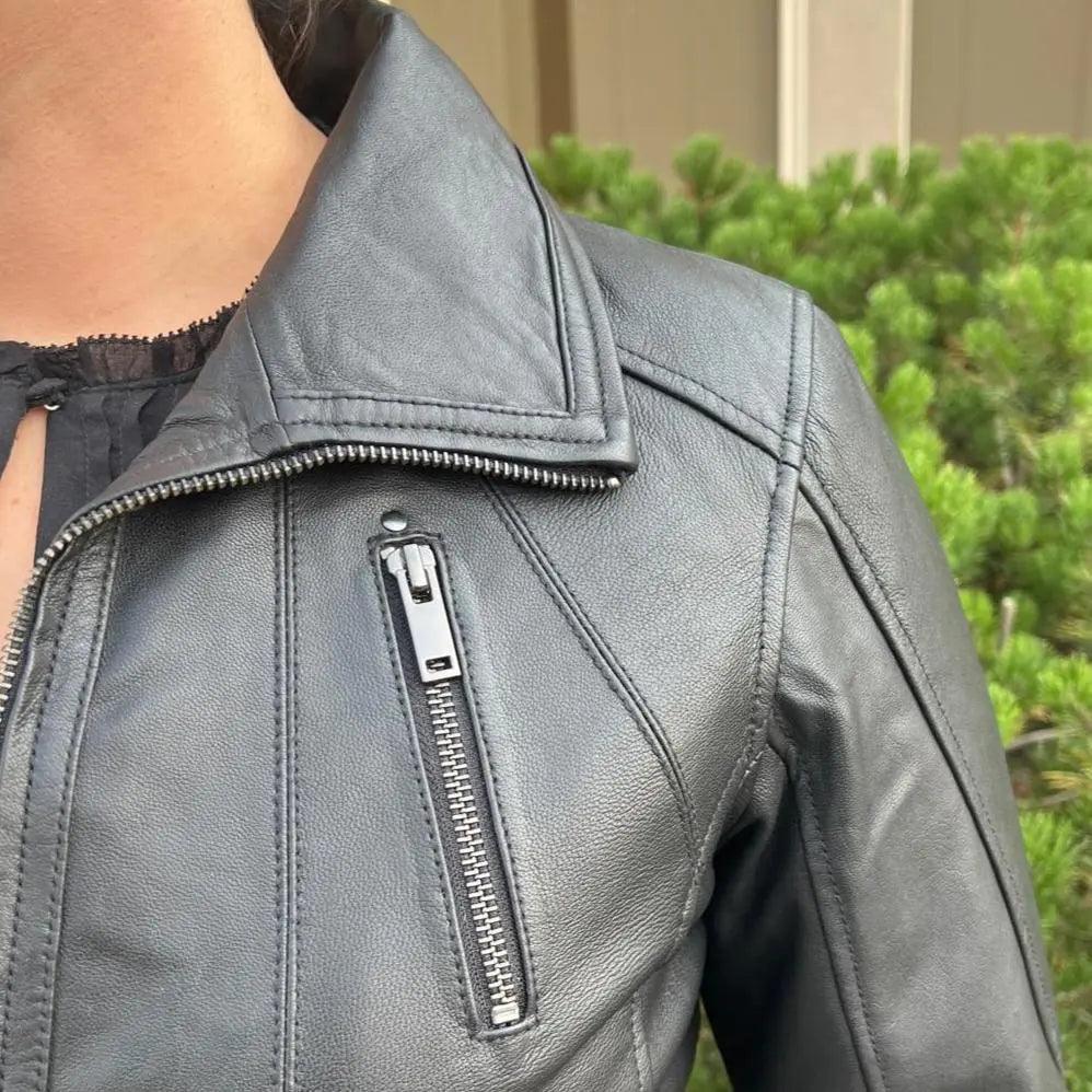 Veste classique pour femmes en cuir d'agneau avec col régulierEX-STOCK Canada