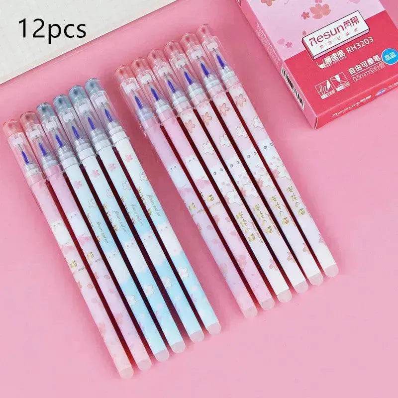 Les élèves de l'école primaire utilisent un stylo gel effaçable pour frotter le stylo magique facile à effacer Sassafras - EX-STOCK Canada