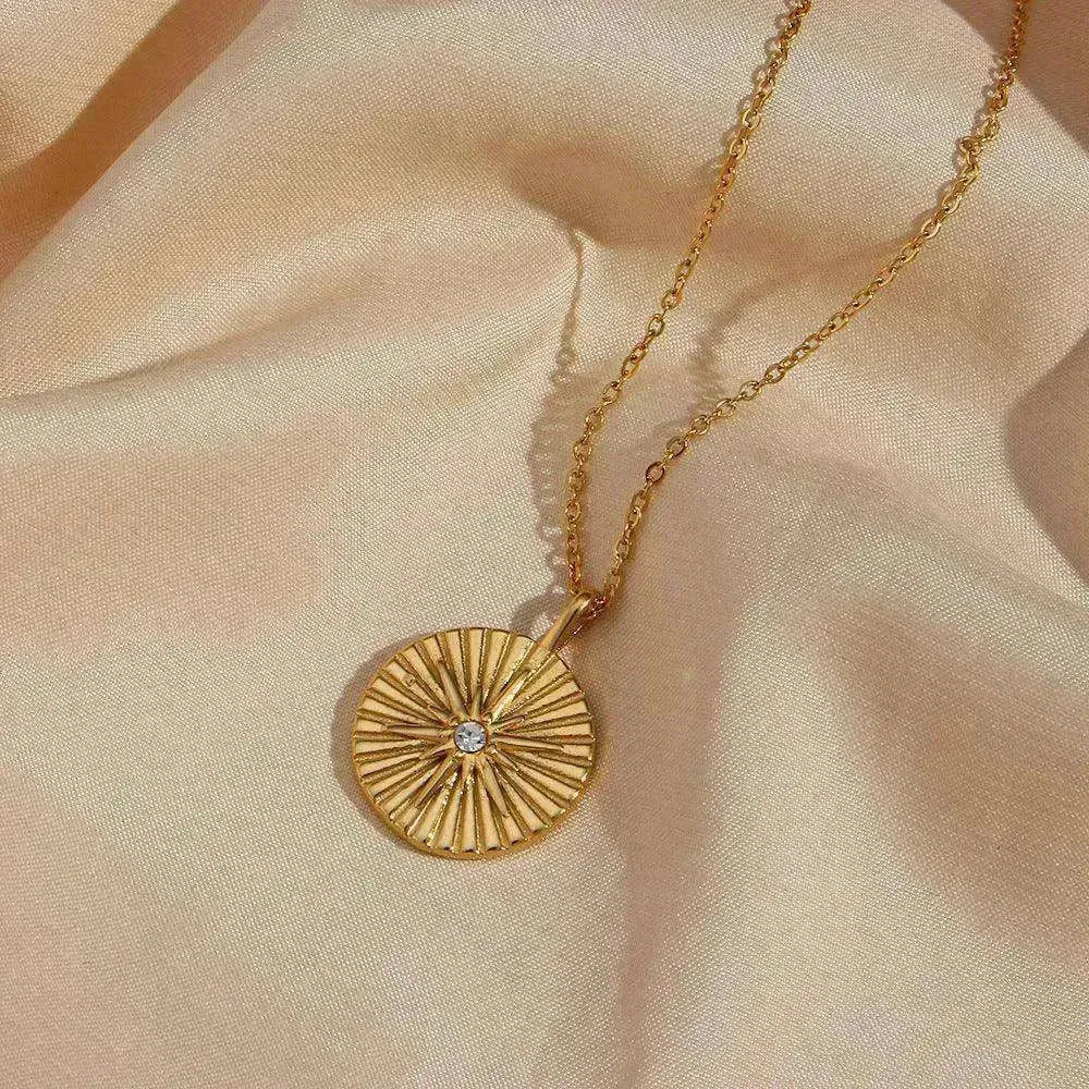 Collier pour femmes avec pendentif rond de marque en acier inoxydable à la mode - EX-STOCK CANADA