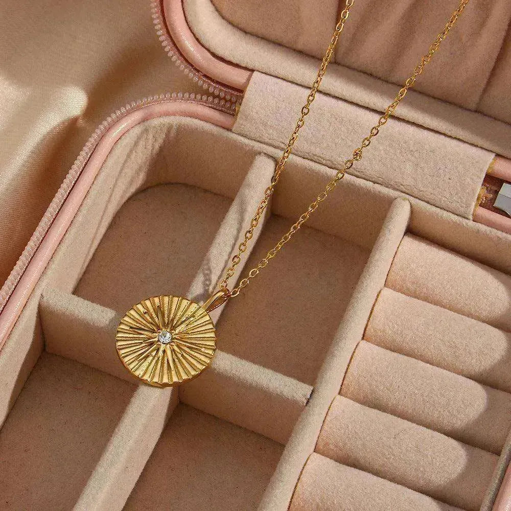 Collier pour femmes avec pendentif rond de marque en acier inoxydable à la mode - EX-STOCK CANADA