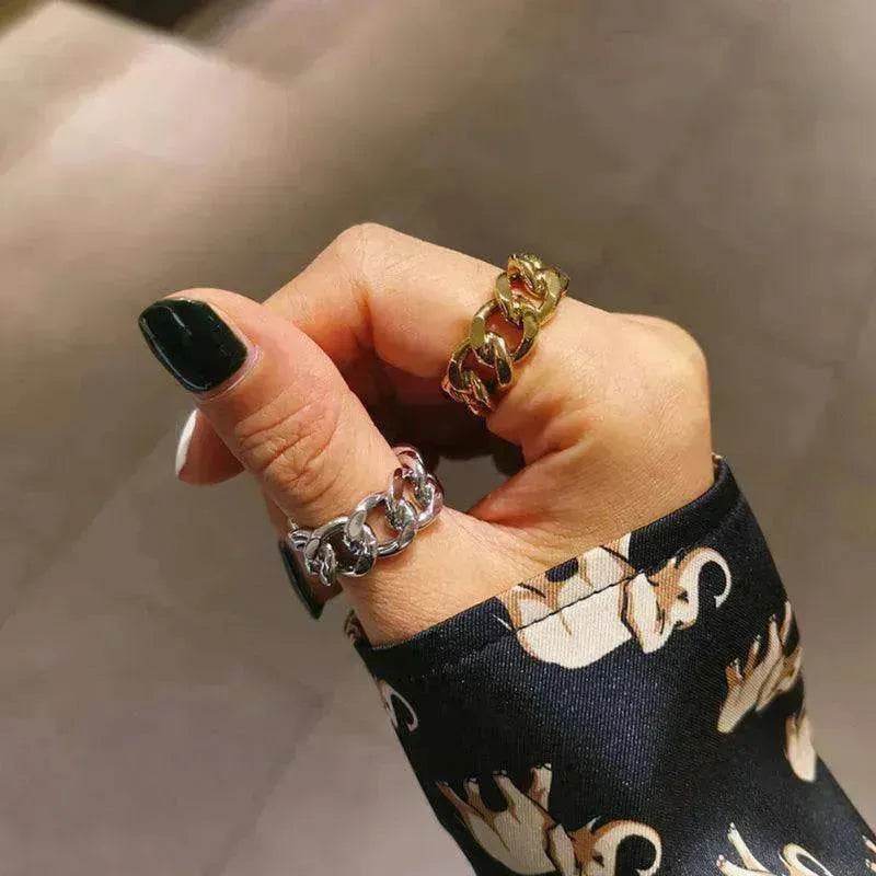 Fashionable with unique chain design ring - EX-STOCK Canada