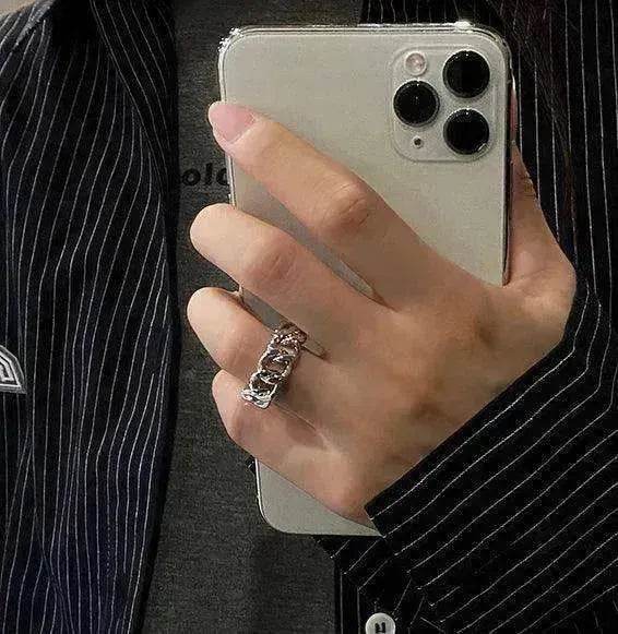 À la mode avec une bague au design unique en chaîne - EX-STOCK CANADA