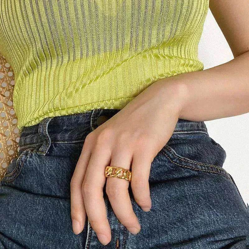 Fashionable with unique chain design ring - EX-STOCK Canada