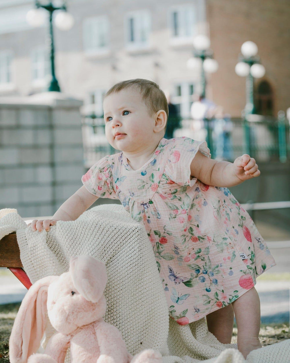 Ensemble robe en mousseline de coton et bloomer imprimé baies rose