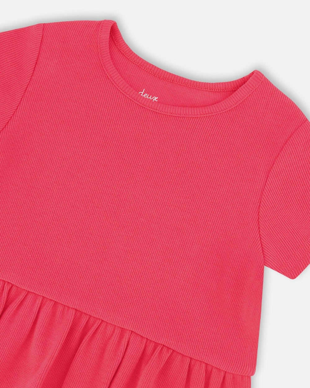 T-shirt court côtelé avec volant rose