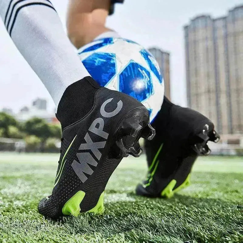 Chaussures de football montantes pour hommes - Chaussures d'entraînement EX-STOCK Canada