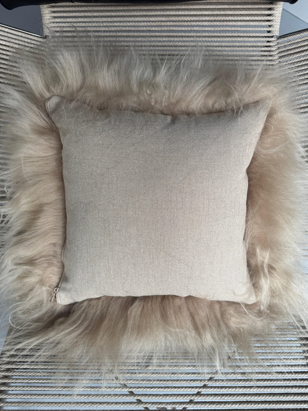 Housse de coussin carré nu en peau de mouton islandaiseEX-STOCK Canada