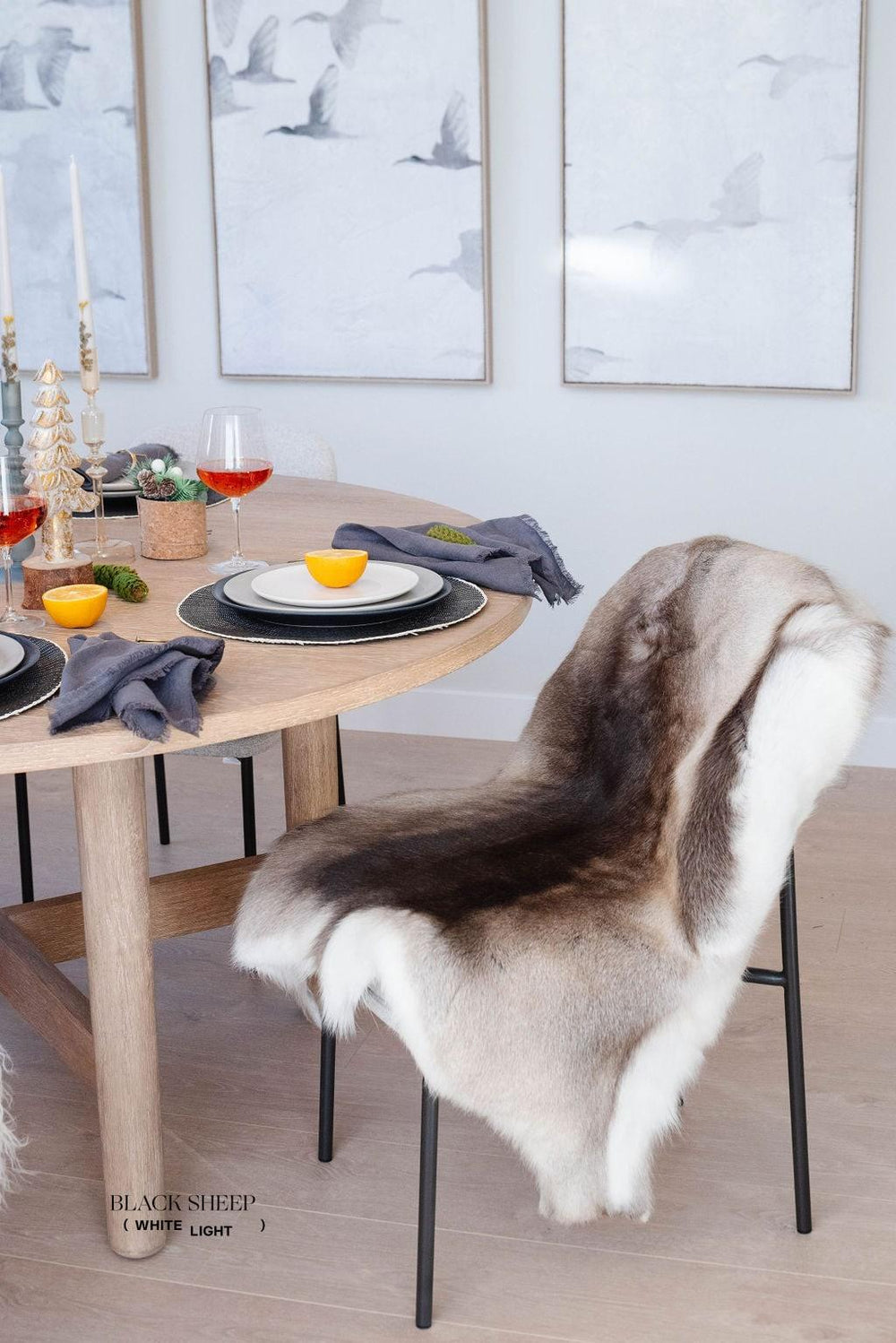 Peau de renne sami foncéeEX-STOCK Canada