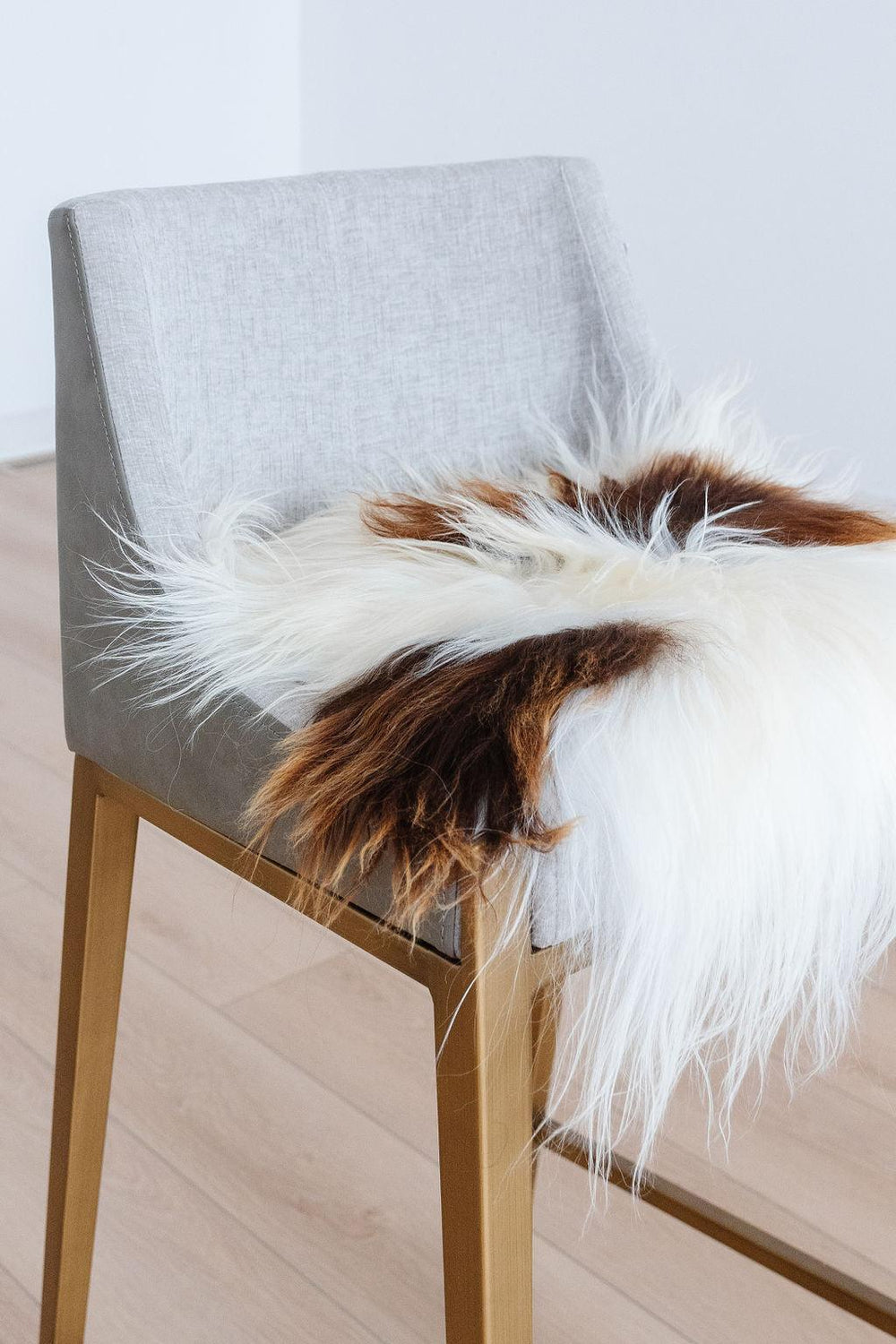 Coussin de chaise en peau de mouton islandaise tachetée brune | Aléatoire