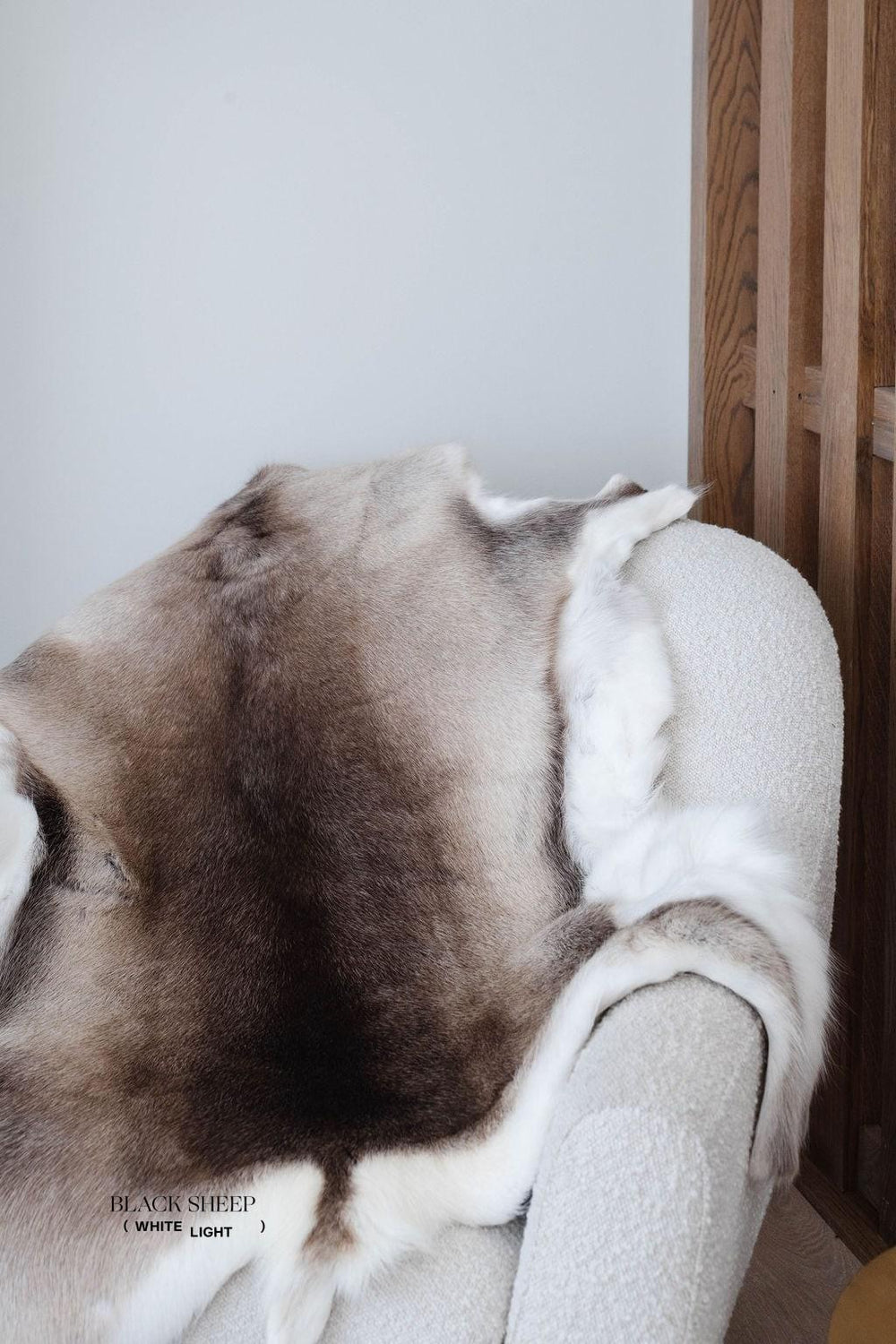 Peau de renne sami foncéeEX-STOCK Canada