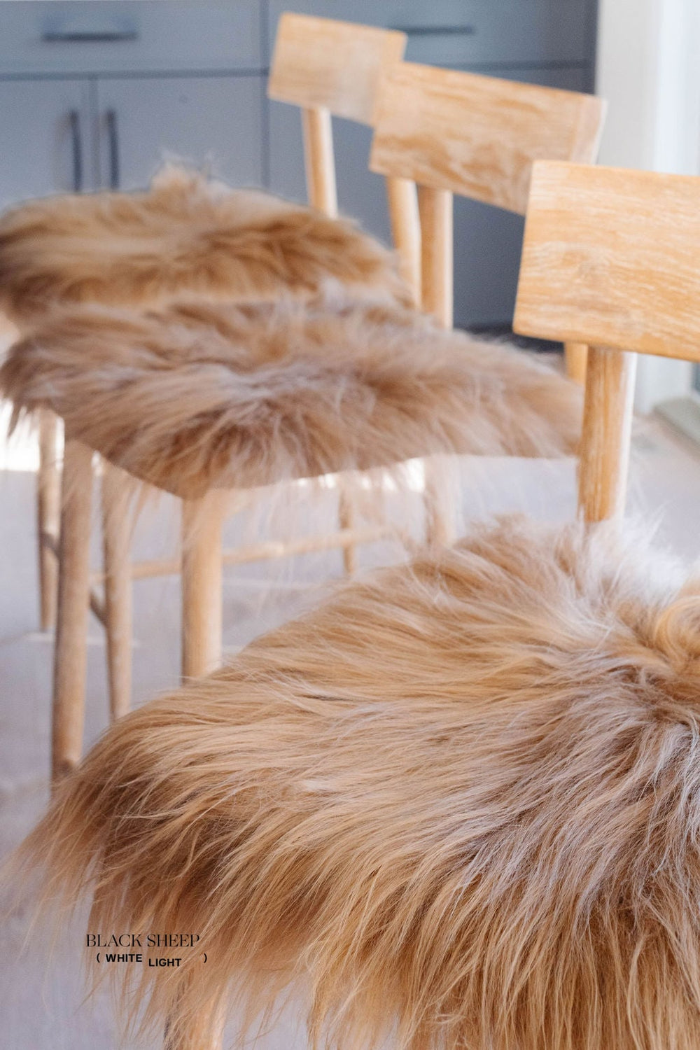 Coussin de chaise en peau de mouton islandais camelEX-STOCK Canada