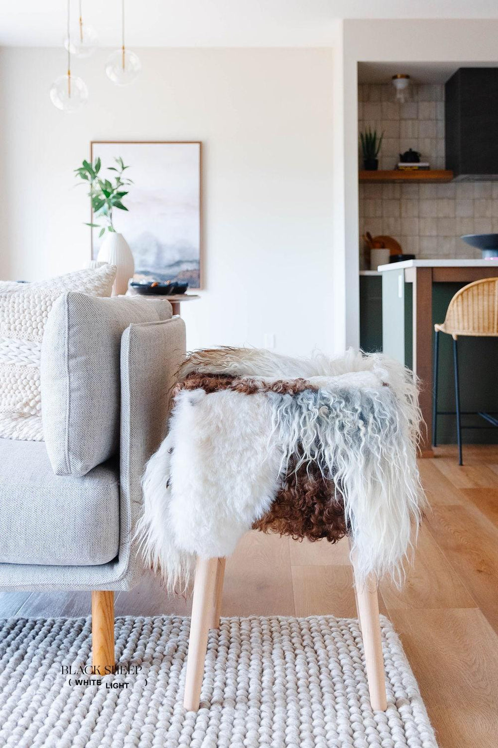 VANI - Tabouret en peau de mouton mélangée, laine boucléeEX-STOCK Canada