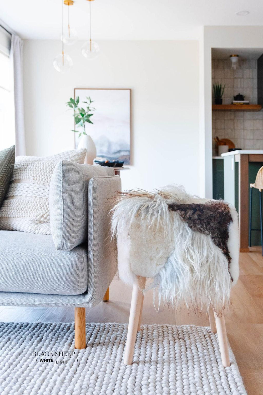 VANI - Tabouret en peau de mouton mélangée, laine boucléeEX-STOCK Canada
