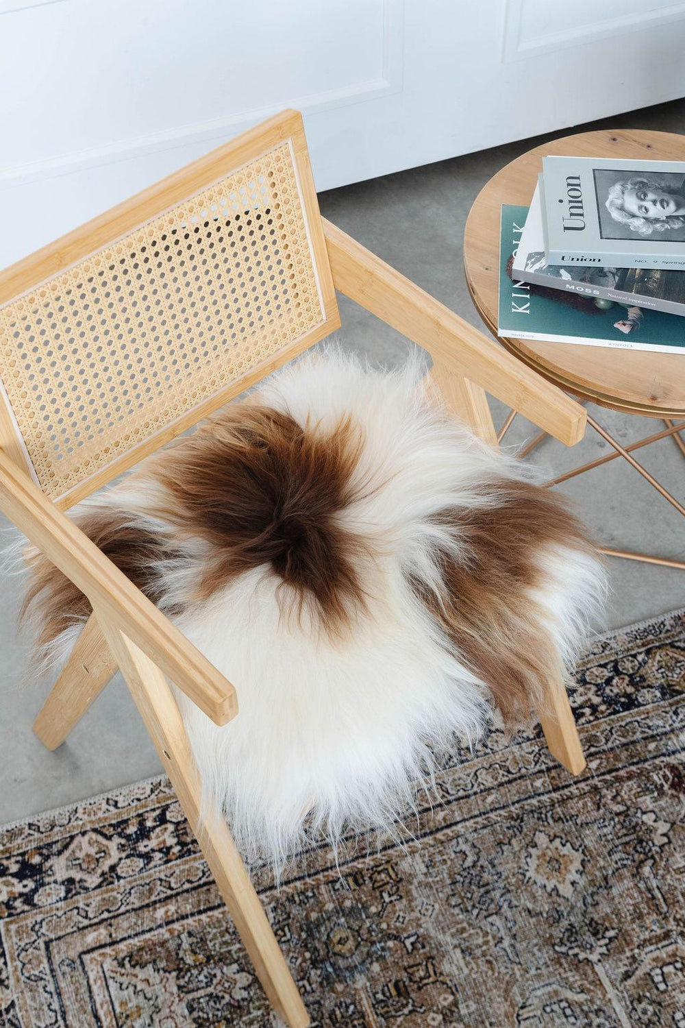 Coussin de chaise en peau de mouton islandaise tachetée brune | Aléatoire