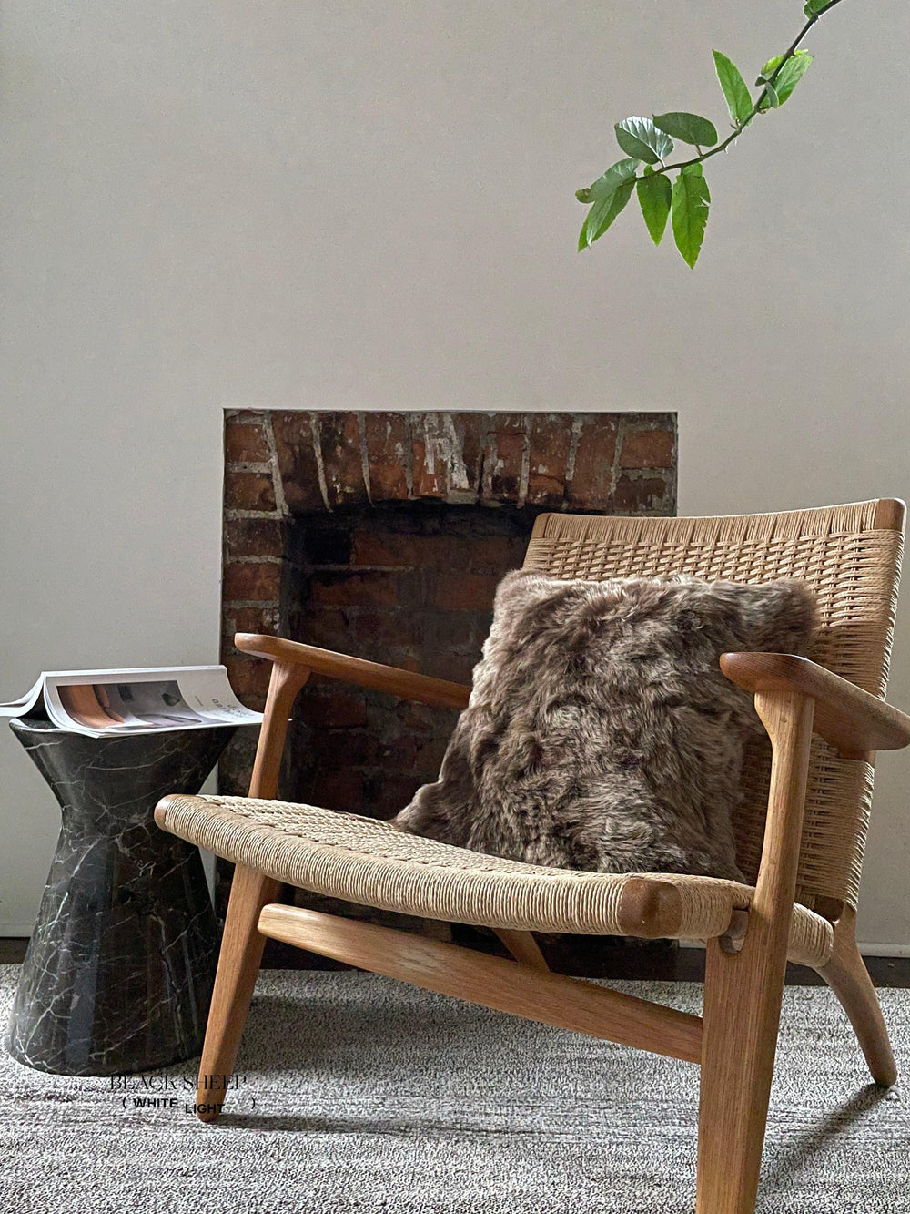 Housse de coussin carrée en peau de mouton islandaise brune tondueEX-STOCK Canada