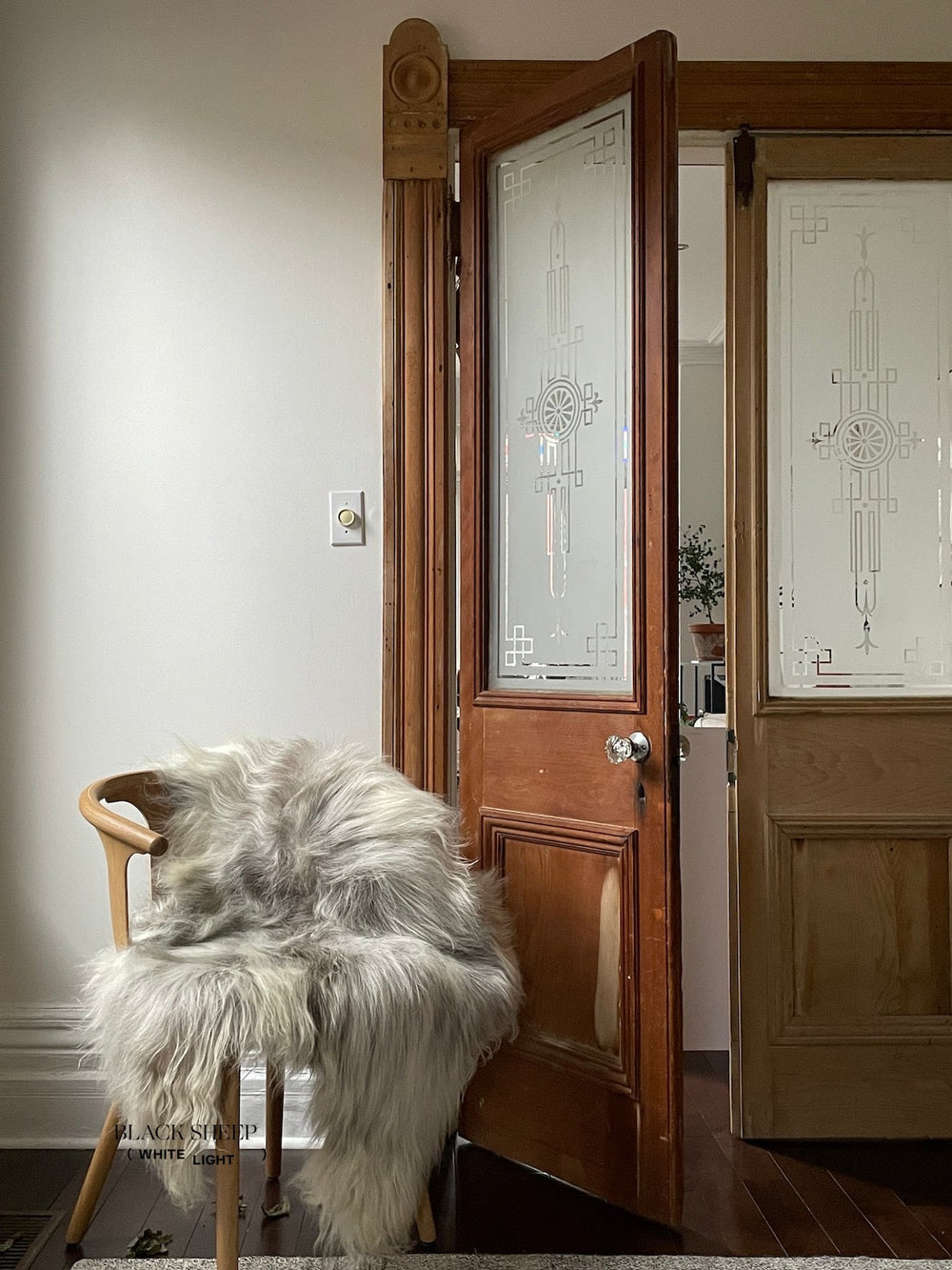 فرو خروف آيسلندي رمادي فاتح طبيعيEX-STOCK Canada