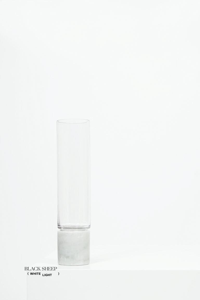 Vase et ouragan en marbre Bianco Carrara et verreEX-STOCK Canada