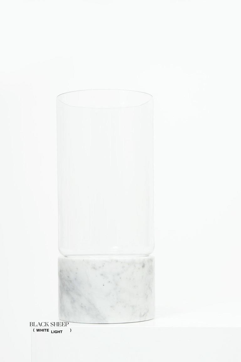 Vase et ouragan en marbre Bianco Carrara et verreEX-STOCK Canada
