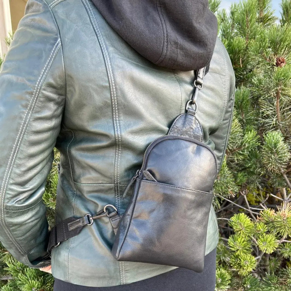 حقيبة صدر وجيب ظهر من جلد MET Andora | EX-STOCK Canada
