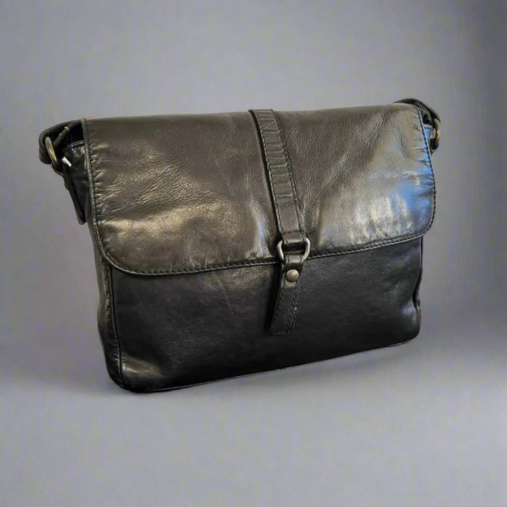 Sac bandoulière en cuir pour femmes MET avec fermeture à pression et pomponEX-STOCK Canada