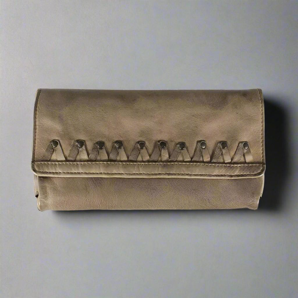 Portefeuille en cuir à trois volets avec fermeture aimantée MET pour femmesEX-STOCK Canada