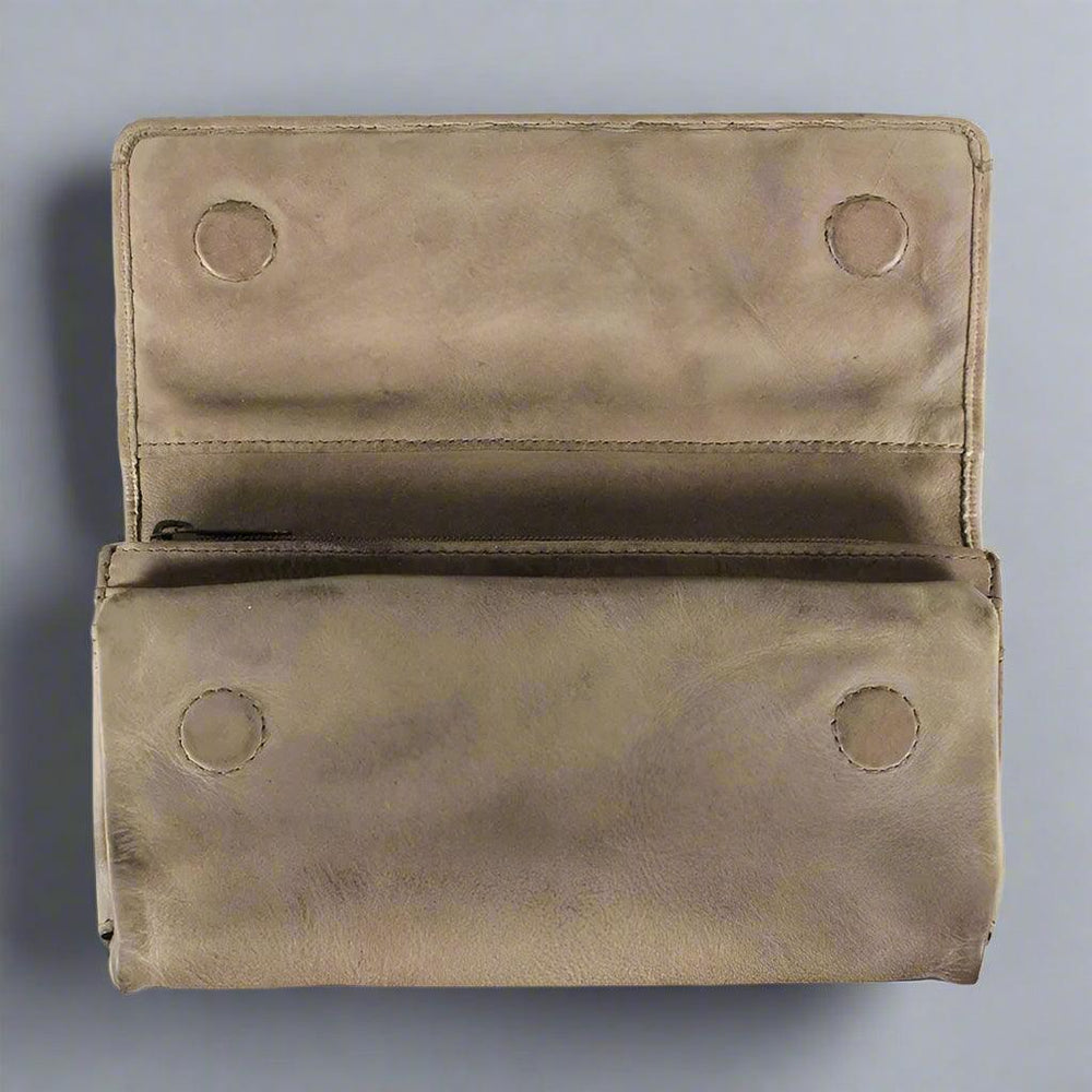 Portefeuille en cuir à trois volets avec fermeture aimantée MET pour femmesEX-STOCK Canada