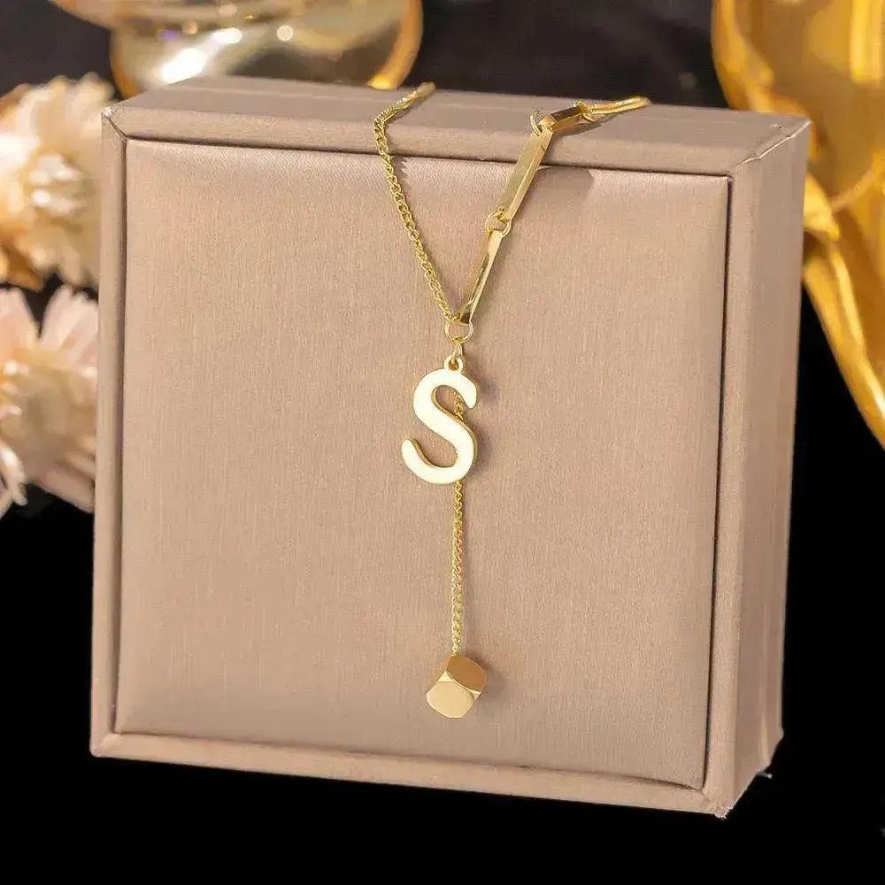 Collier Ornement Acier Titane Glands 26 Lettres Femme Petit Pendentif Carré Bijou Élégant et Personnalisé - EX-STOCK Canada