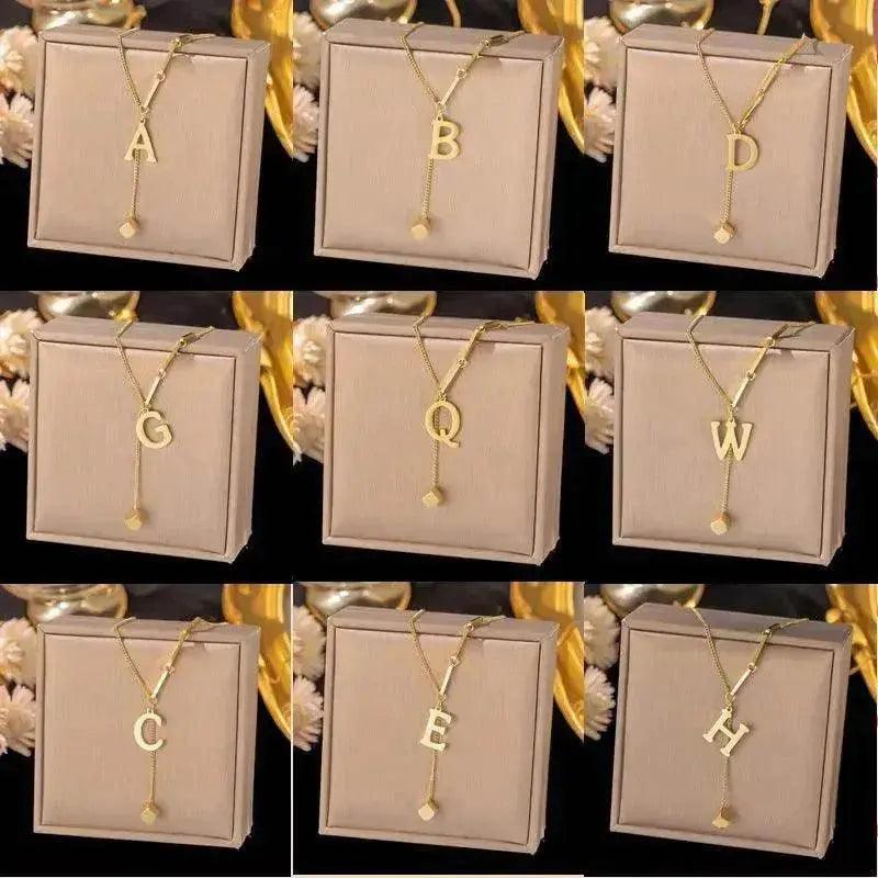 Collier Ornement Acier Titane Glands 26 Lettres Femme Petit Pendentif Carré Bijou Élégant et Personnalisé - EX-STOCK Canada