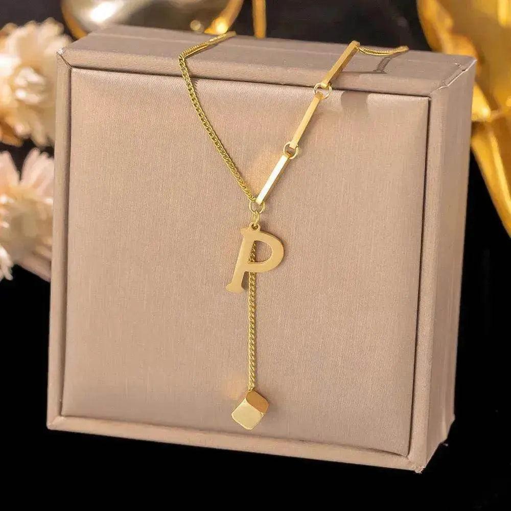 Collier Ornement Acier Titane Glands 26 Lettres Femme Petit Pendentif Carré Bijou Élégant et Personnalisé - EX-STOCK Canada