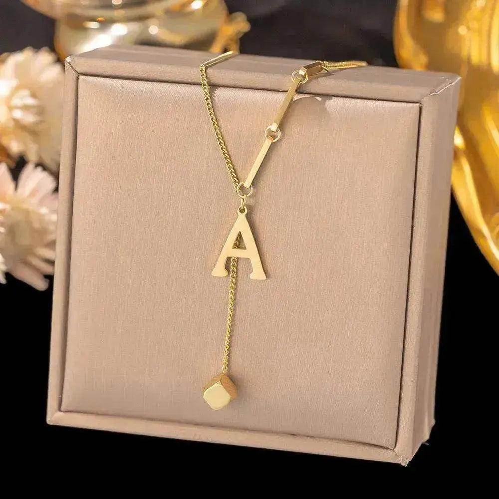 Collier Ornement Acier Titane Glands 26 Lettres Femme Petit Pendentif Carré Bijou Élégant et Personnalisé - EX-STOCK Canada