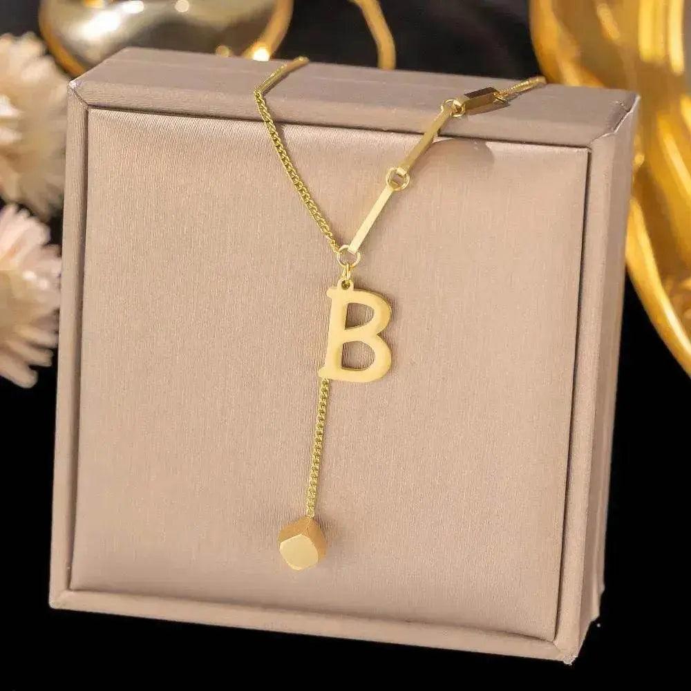 Collier Ornement Acier Titane Glands 26 Lettres Femme Petit Pendentif Carré Bijou Élégant et Personnalisé - EX-STOCK Canada