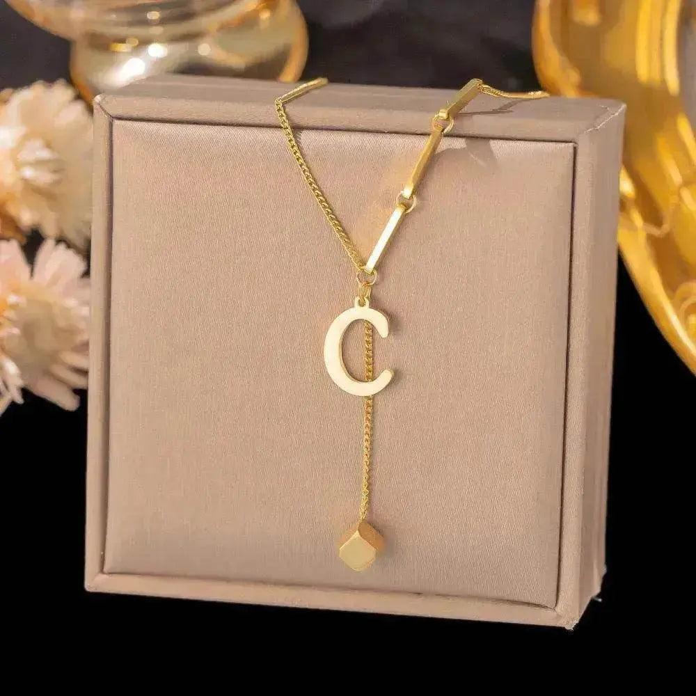 Collier Ornement Acier Titane Glands 26 Lettres Femme Petit Pendentif Carré Bijou Élégant et Personnalisé - EX-STOCK Canada