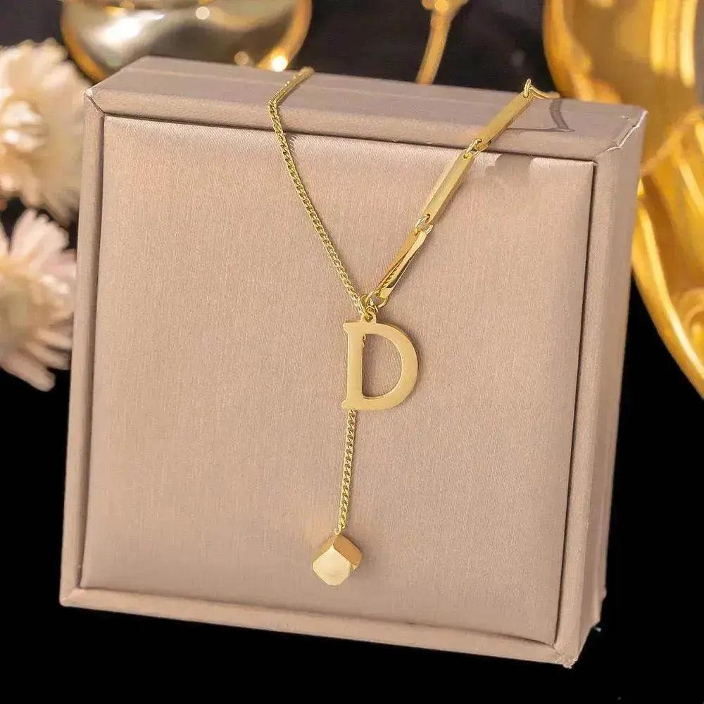 Collier Ornement Acier Titane Glands 26 Lettres Femme Petit Pendentif Carré Bijou Élégant et Personnalisé - EX-STOCK Canada
