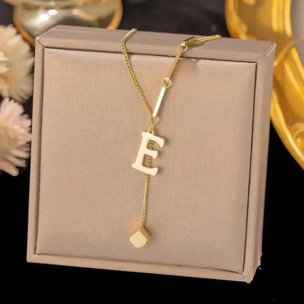 Collier Ornement Acier Titane Glands 26 Lettres Femme Petit Pendentif Carré Bijou Élégant et Personnalisé - EX-STOCK Canada