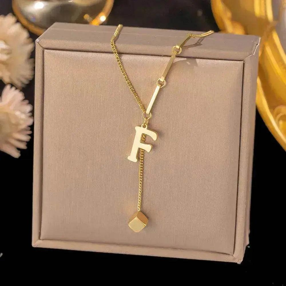 Collier Ornement Acier Titane Glands 26 Lettres Femme Petit Pendentif Carré Bijou Élégant et Personnalisé - EX-STOCK Canada